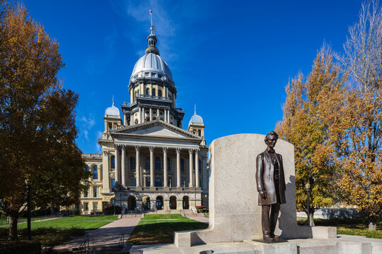 State Capitol Building with bronze statue in springfield missouri