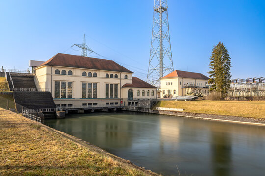 Wasserkraftwerk am Lechkanal in Meitingen, Bayern 