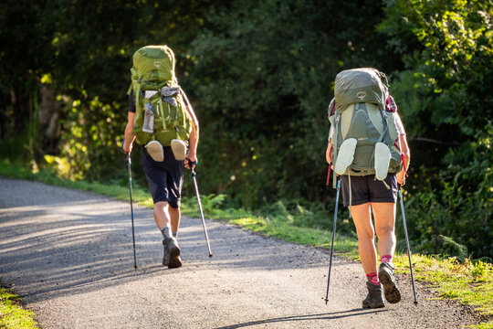 Two heavily laden hikers on the GR 10 (Great Pyrenees Crossing), Melles, Haute-Garonne department, Midi-Pyr&eacute;n&eacute;es, France