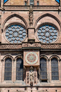Details of notre dame cathedral in strasbourg