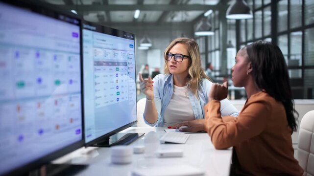 HR Manager Discusses Employee Performance Using Software Platform