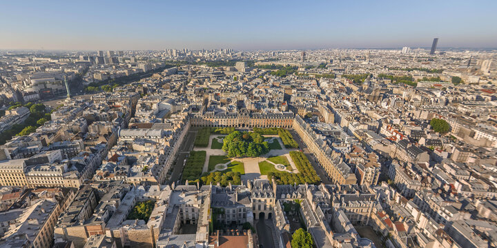 FRANCE. PARIS 75 AERIAL VIEW OF THE MARAIS DISTRICT, 3RD AND 4TH ARRONDISSEMENTS. CHARACTERISED BY ITS DISTINCTIVE ARCHITECTURE AND ROMANTIC PARK, THE PLACE DES VOSGES IS THE CAPITAL?S OLDEST SQUARE.
