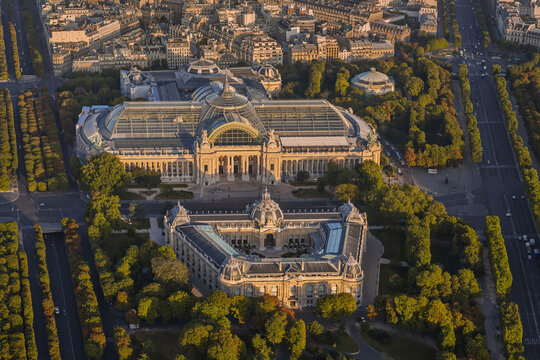 FRANCE. PARIS 75 8TH ARRONDISSEMENT. AERIAL VIEW OF THE PETIT AND GRAND PALAIS