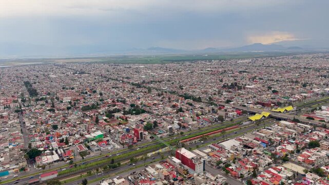 Gray afternoon across Ecatepec&rsquo;s metropolitan landscape