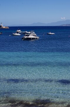 porto e barche del villaggio dell'isola di Pietra - Corsica, Isola Rossa - Isola di Pietra