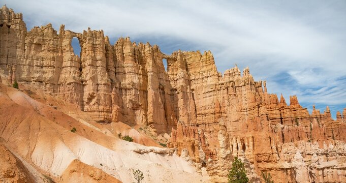 Window Section rock arches, bizarre rock formations, Hoodos, reddish sandstone formations, Peckaboo Trail, Bryce Canyon National Park, Utah, USA