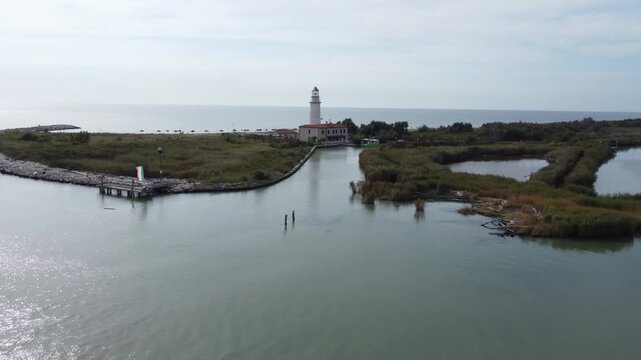 Foce del delta del Po, faro di Goro