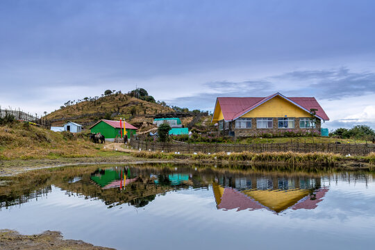 Tonglu, a high-altitude mountain hamlet inside the Singalila National Park, West Bengal, India. A famous pivotal stop for trekkers on the Sandakphu trekking route