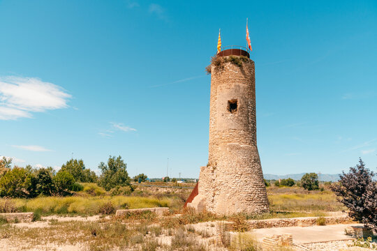 Torre de la Candela among ruins in La Aldea, Spain