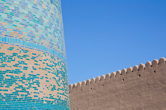 UZBEKISTAN - KHIVA - KALTA MINOR MINARET ALSO KNOWN AS THE GREEN MINARET BUILT IN 1852 - HISTORIC ISLAMIC ARCHITECTURE WITH TURQUOISE TILES ATTRACTS TRAVEL AND CULTURE TOURISM