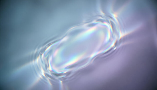 Fondo abstracto de ondas de agua con refracci&oacute;n de luz hologr&aacute;fica y destellos irisados.