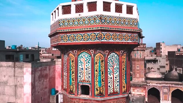 Close-up of tile mosaic minaret at Wazir Khan Mosque