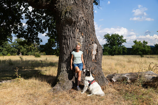 woman hugging a huge tree