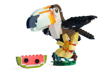 Obraz premium LEGO Creator Wild Animals – Tropical Toucan Building Set