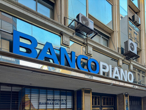 Facade of Banco Piano headquarters in the financial district