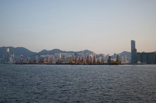 夕方の香港の海辺