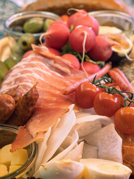 Gourmet Charcuterie Board with Fresh Ingredients