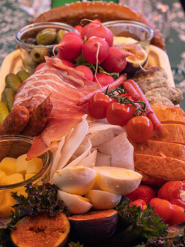 Gourmet Charcuterie Board with Fresh Vegetables and Cheese