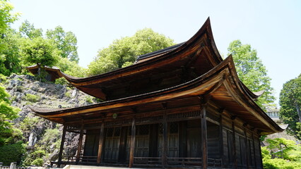Fototapeta premium Historic National Treasure Wooden Architecture of Kokeizan Eihoji Temple in Tajimi, Gifu, Japan