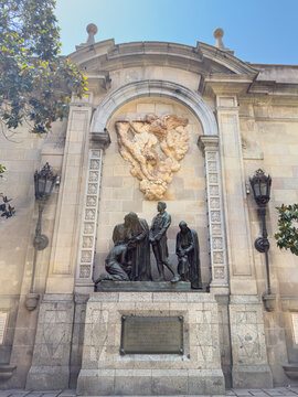 Monument to the Heroes of 1809 at Pla&ccedil;a de Garriga i Bachs in Barcelona, Spain