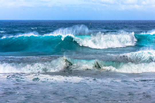 Vague d&eacute;ferlante de houle australe, &Icirc;le de la R&eacute;union 