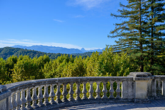 L'ossau et la cha&icirc;ne de Pyr&eacute;n&eacute;es depuis le boulevard des Pyr&eacute;n&eacute;es &agrave; Pau