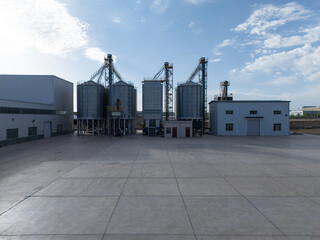Industrial factory plant with large metal silos and storage tanks © zhu difeng