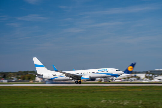 Enter Air Boeing 737-800, registration SP-ENN, touching down on Runway 08R at Munich Airport (MUC/EDDM).