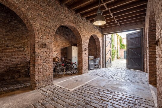 Converted Brick Stable Garage in Rear Courtyard of City Walk Up