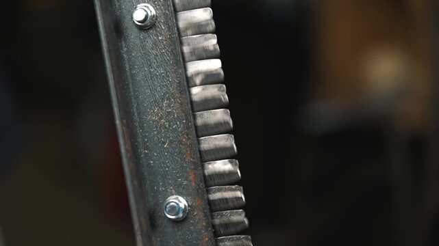 Homemade blades for hedge trimmers work in slow motion