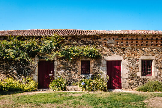 Fa&ccedil;ade de vieille maison en pierre