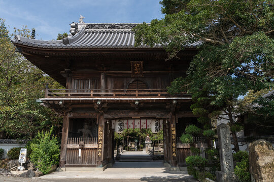徳島・霊山寺の山門