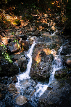 Peque&ntilde;a cascada en el Valle de Aran.. Senderismo por los Pirineos en Catalu&ntilde;a