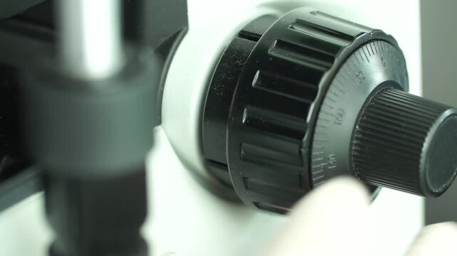 Microscope Adjustment Lens Glass Slide Laboratory Research Close Up Korea 현미경 조절 나사 대물렌즈 슬라이드 글라스 실험실 연구 클로즈업 한국