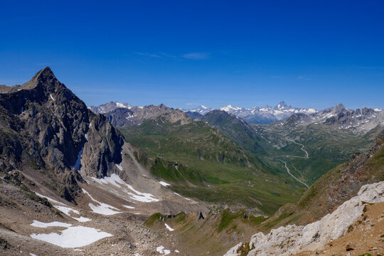 Vista della strada che sale al Passo del Furka (Furkapass) dalla Valle Bedretto