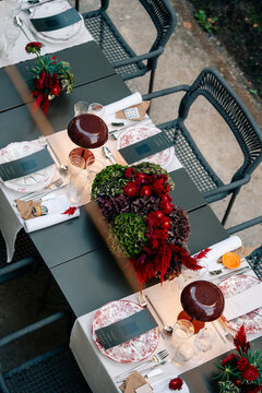 Elegant Table Setting for a Special Event in an Outdoor Space