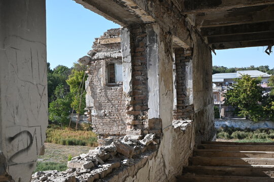 Abandoned Constructivist Chirchiqstroy Hotel and Former Industrial Technical College in Uzbekistan