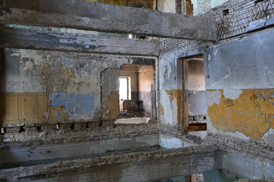 Abandoned Constructivist Chirchiqstroy Hotel and Former Industrial Technical College in Uzbekistan