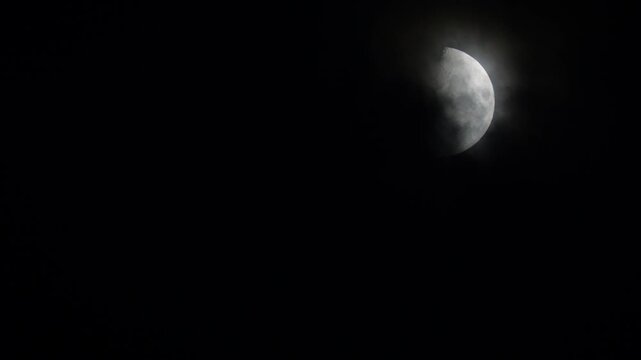 Half Moon Crescent Moon Night Sky Clouds Dark Night Astronomy Korea 반달 상현달 야경 밤하늘 구름 칠흑 천체 관측 한국
