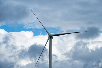 turbiny wiatrowe, farma wiatrowa, energia z wiatru © Adam Schmidt