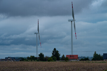 turbiny wiatrowe, farma wiatrowa, energia z wiatru © Adam Schmidt