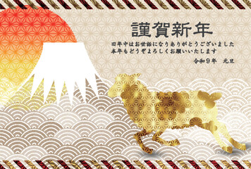Obraz premium 富士山と金色の動物のシルエットが描かれた日本の伝統的なお祝いのデザイン