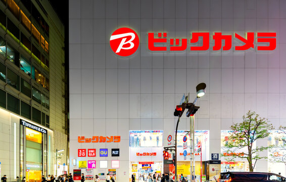 新宿駅東口・ショッピングイメージ　ビックカメラ 新宿東口店（元ビックロ）