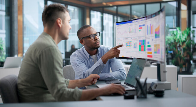 Financial Analysts Collaborate Closely