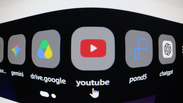Computer screen showcasing web shortcuts including YouTube and ChatGPT icons for daily browsing.