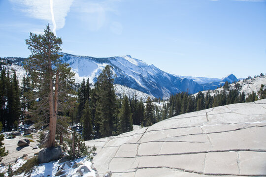 Scenic view of Half Dome from Olmsted Point in winter