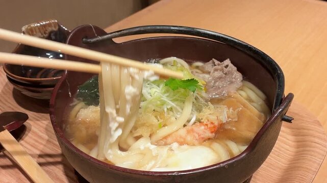 天ぷら鍋焼きうどん