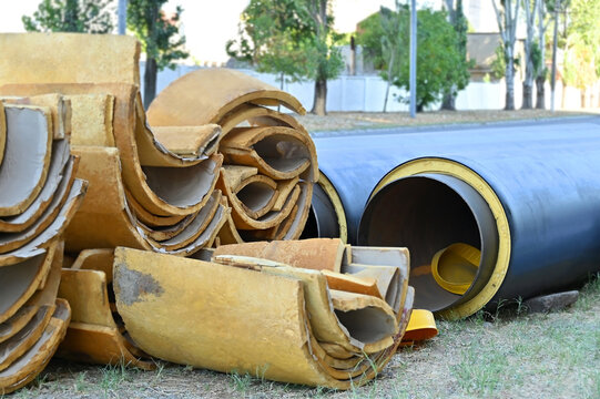 Pre-insulated heating pipes and polyurethane foam insulation