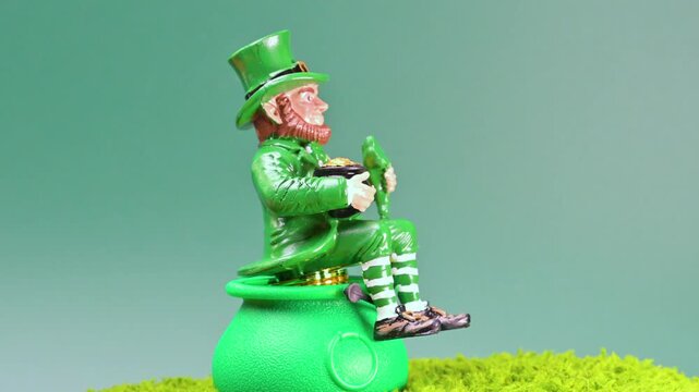 video of St. Patrick's Day decorations