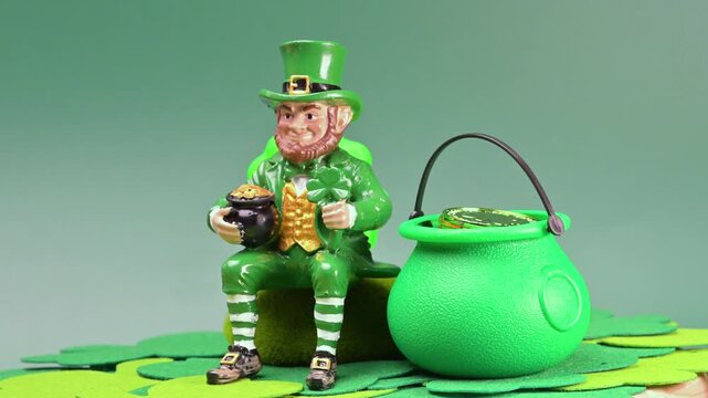 video of St. Patrick's Day decorations